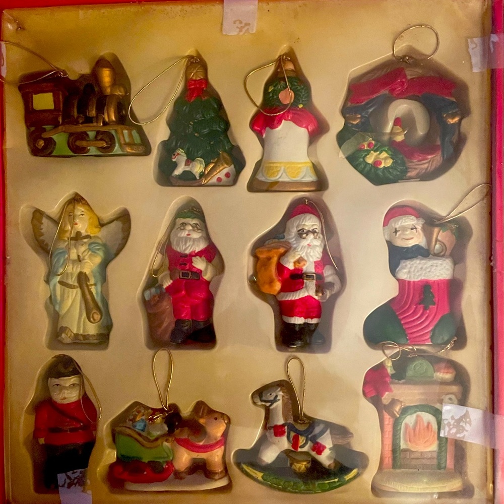Vintage Christmas Ornaments 12 count ❤️ I’m offering two sets. 🎅🏻🧑🏻‍🎄